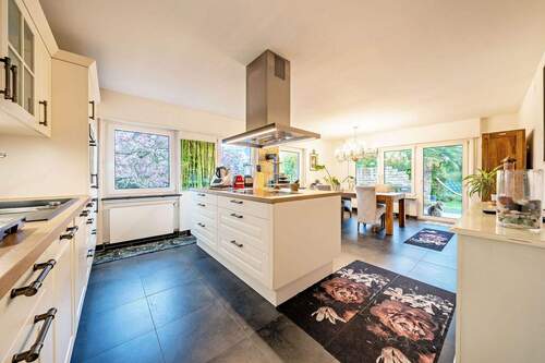 Moderne Wohnküche - 8 Zimmer Einfamilienhaus zum Kaufen in Hirschberg an der Bergstraße