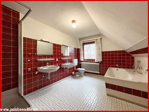 Badezimmer im Dachgeschoss - 