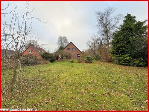 Blick aus dem Garten auf das Haus - 