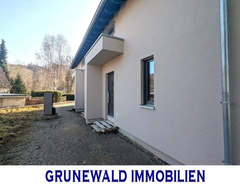 Ansichten - Neuer Preis! Kein Baustress: Modernes Doppelhaus (Baujahr 2024) mit Wintergarten & PV.