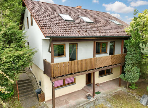 Vorderansicht von der Straße - 8 Zimmer Mehrfamilienhaus, Wohnhaus zum Kaufen in Wertheim / Bestenheider Höhe