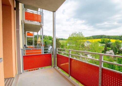 Ihre Aussicht im Mai - 4 Zimmer Etagenwohnung in Thum