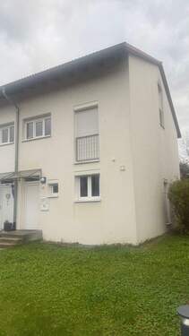 aussen.jpg - Modernes Reihenhaus mit Einbauküche und Garage