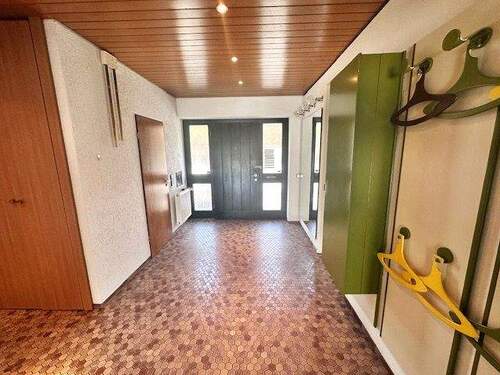 Hauseingang - 7 Zimmer Einfamilienhaus zum Kaufen in Korschenbroich