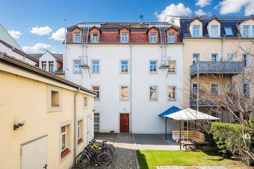 Titelbild - +++ Bezugsfrei und vollmöbliert! Moderne 2-Zimmer-Wohnung im Herzen der äußeren Neustadt +++