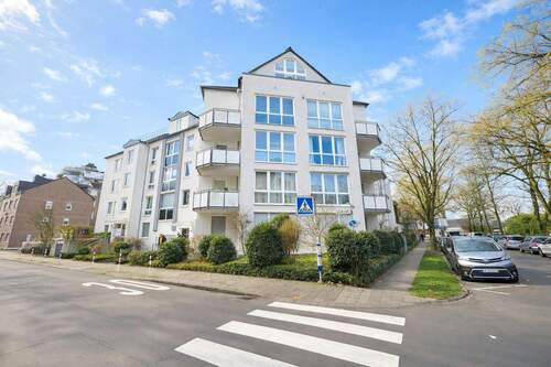 Außenansicht - Gepflegte 3-Zimmer-Wohnung mit sonnigem Balkon und Stellplatz in zentraler Lage