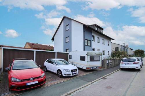 Titelbild - Attraktives Mehrfamilienhaus mit drei Wohneinheiten in Lonnerstadt