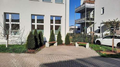 Mieterplauschecke vorm Haus - 