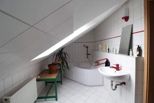 Bad im Dachgeschoss - 