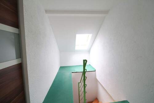 Abstellnische an der Treppe - 