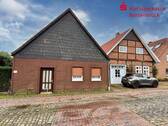 unbewohnbare Immobilie (links) - 7 Zimmer Einfamilienhaus in Quakenbrück