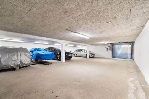 Auch das Auto steht sicher und trocken.jpg - 