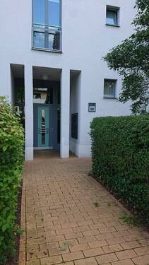 Hauseingang.jpeg - 1 Zimmer Etagenwohnung in Falkensee