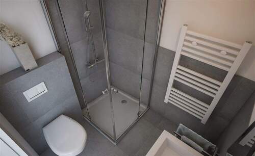 Badezimmer mit Dusche - 