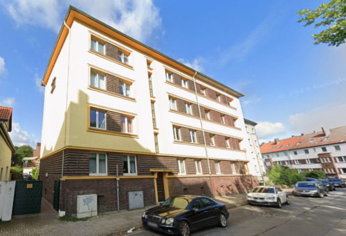 Hausansicht - 3-Zimmer-Wohnung mit Südwest-Balkon und guter Anbindung