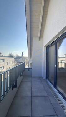 BALKON MIT BLICK - 