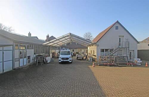 Halle Hof Nebengebäude - 