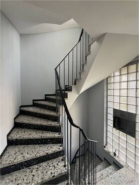 Peter Dondorf Immobilien - Treppenhaus - Mehrfamilienhaus, Wohnhaus in Aachen / Brand