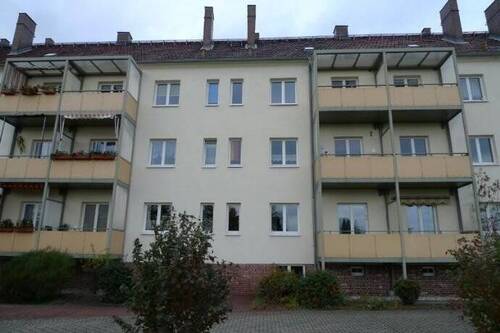 Ringstraße Hofseite - Forst, 3-Raumwohnung mit Balkon am Freibad, Nähe Rosengarten