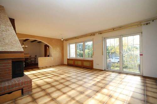 WOHNZIMMER MIT KAMIN - Einfamilienhaus mit 186,60 m&sup2; in Darmstadt zum Kaufen