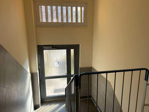 Treppenhaus - 3 Zimmer Etagenwohnung zur Miete in Halle (Saale)