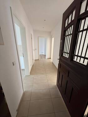 Flur - Lichtdurchflutete 3-Zimmer-Oase mit sonnigem Balkon & Traumblick!