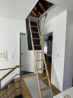 OG - Treppenaufgang Dachboden - 