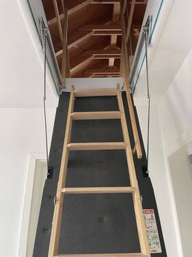 OG - Treppenaufgang Dachboden - 