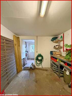 Abstellraum hinter der Garage - 
