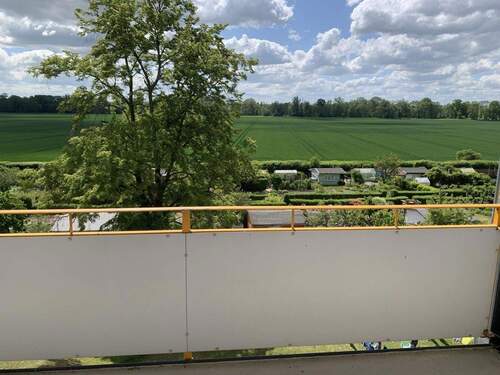 Balkon mit Blick ins Grüne - 