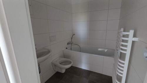 innenliegendes Wannenbad - 3 Zimmer Etagenwohnung zur Miete in Merseburg