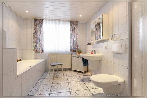 Badezimmer im Erdgeschoss - 
