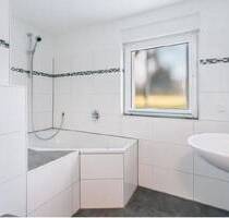 Geräumiges Zweifamilienhaus mit geh. Innenausstattung und schönem Garten in Bergisch Gladbach