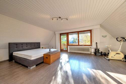 Schlafzimmer DG mit Balkon - 