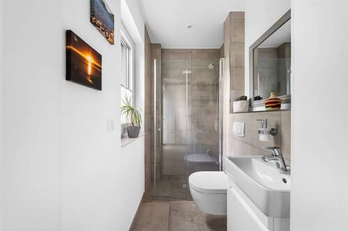 DU/WC - 