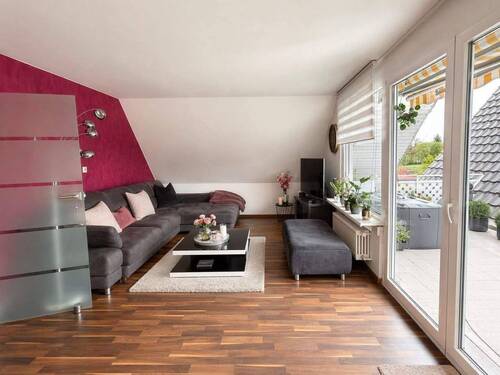 OG: Helles modernes Wohnzimmer - 