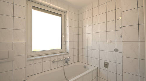 ..mit Wanne und Tageslicht - 