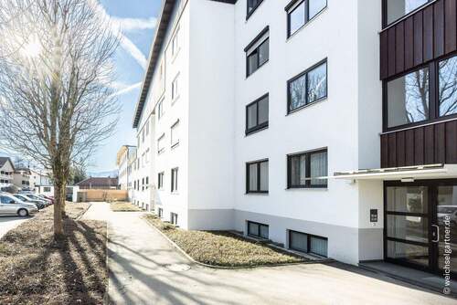 Blick zum Hauseingang - 