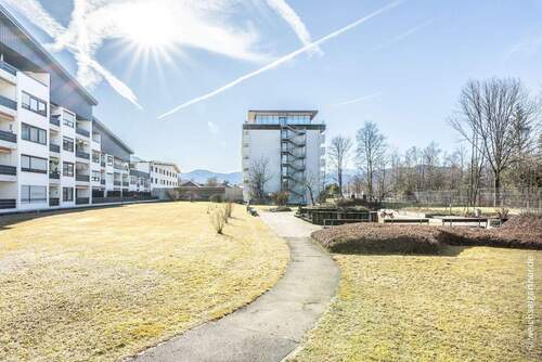 Südseite des Hauses - Etagenwohnung mit 134,80 m&sup2; in Lenggries zum Kaufen