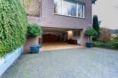 Tiefgarage mit Einfahrt - 