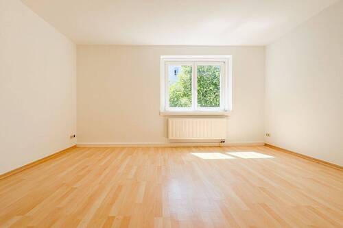 Wohnzimmer - 3 Zimmer Etagenwohnung zur Miete in Chemnitz