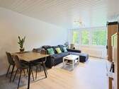 Heller Wohn- und Essbereich - Modernisierte 2-Zimmer-Wohnung für Singles oder Paare