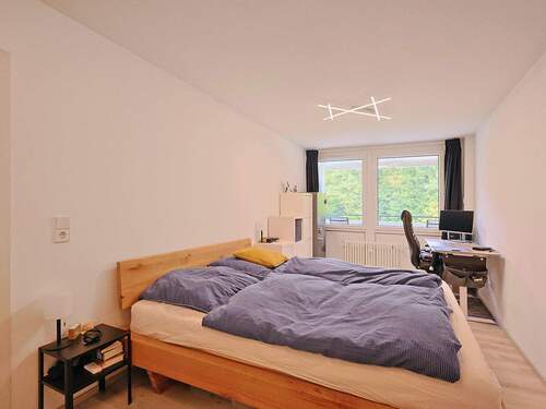 Geräumiges Schlafzimmer - 2 Zimmer Etagenwohnung in Sindelfingen