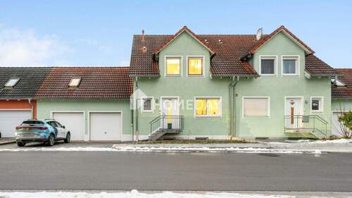 Außenansicht 1 - Attraktive Doppelhaushälfte in Teublitz: Sauna, Einbauküche, große Terrasse & Doppelgarage