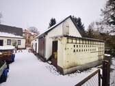 Wohnhaus und Nebengebäude - 