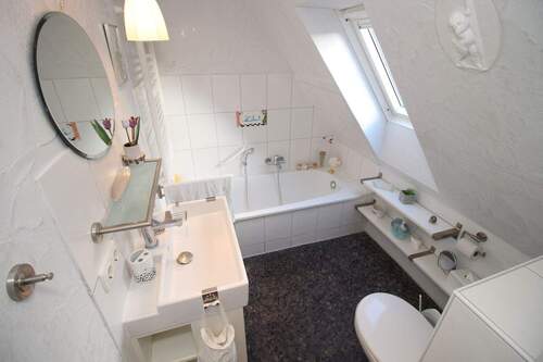 Bad im Dachgeschoss - 