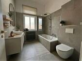 Badezimmer mit Wanne _visualisiert mit KI - 
