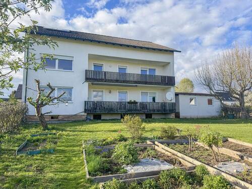 Hausansicht - 1 Zimmer Mehrfamilienhaus, Wohnhaus zum Kaufen in Hahnbach