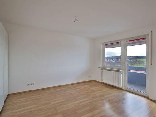 OG: Schlafzimmer mit Balkon - 