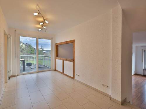 EG: Großzügiger Essbereich mit Terrasse - 